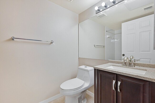 Building Photo - NOW AVAILABLE - Updated 1st Floor Condo in Bonita!