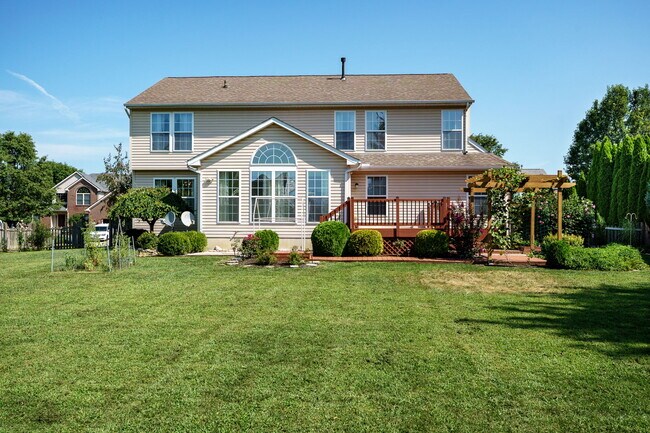 Building Photo - 2233 Oakbrook Blvd
