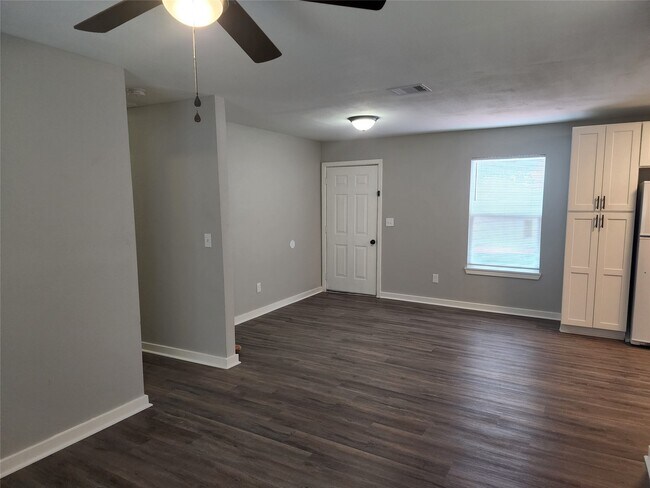 Building Photo - 1508 Carver Ave