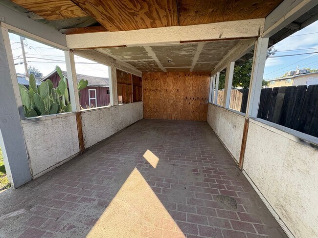 Building Photo - Cozy Home On Spacious Lot Available Now!