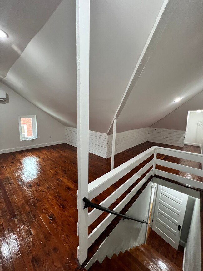 Building Photo - 25 N Poplar St