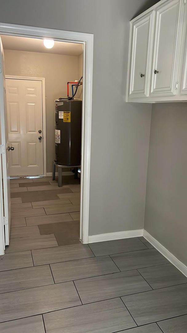 Building Photo - Beautifully updated town home