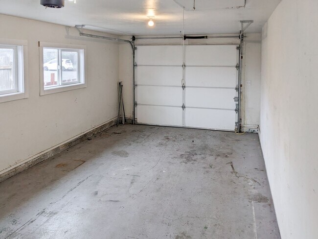 Building Photo - 145-195 Churchdale Ave N