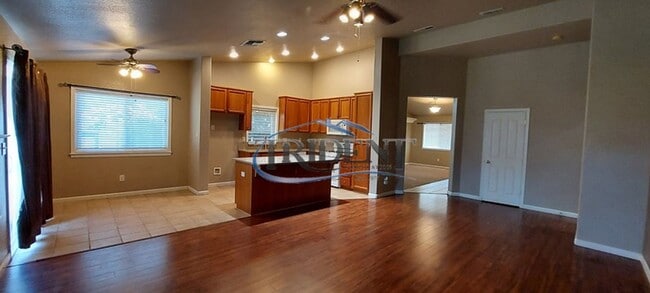 Building Photo - 4 bedroom, 2 bath house with open floor plan