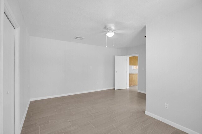 Building Photo - Adorable 3 bedroom, 2 bath apartment in Northeast El Paso!