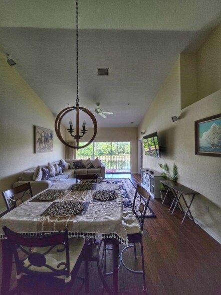 Primary Photo - 7661 Sweetbay Cir