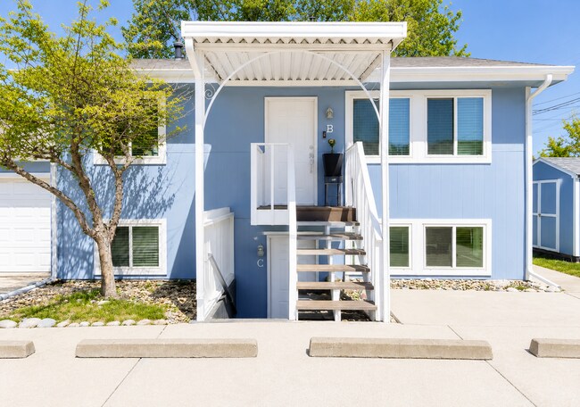 Building Photo - 2-Bed Denver Apartment Near Cherry Creek Trail & Garland Park