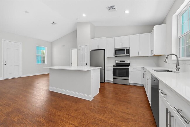 Building Photo - 2650 Tifton St S