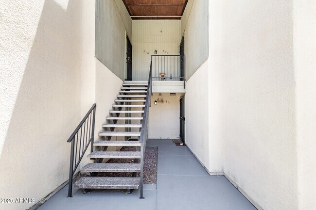 Building Photo - 729 W Coolidge St