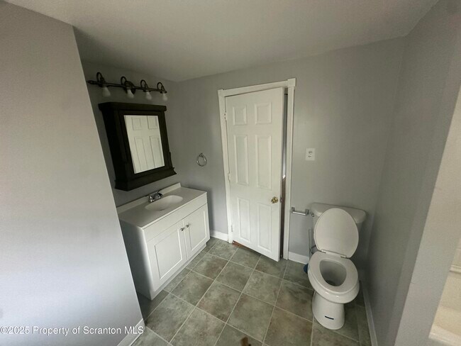 Building Photo - 119 Center Ave