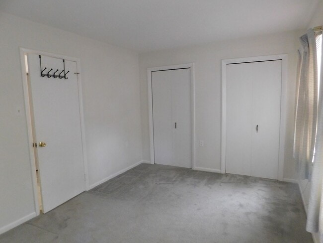 Building Photo - Berryville Townhouse