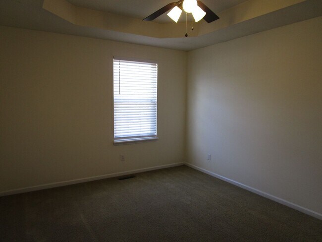 Building Photo - 5004-5006 Carrie Ridge Dr.