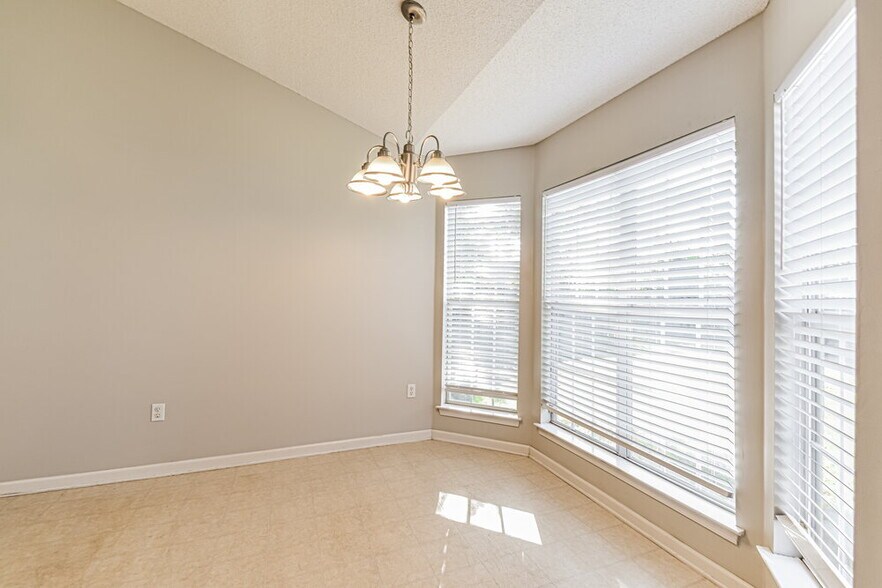 Building Photo - 2708 Baird Dr