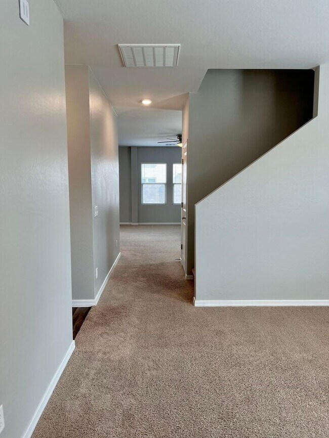 Building Photo - Home in Litchfield Park at Canyon Views! 5bd 3ba! Mountain Views!