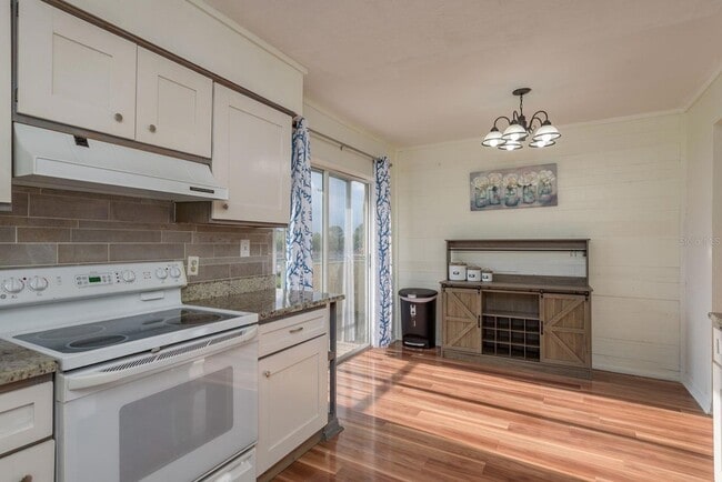 Building Photo - 5557 Sea Forest Dr