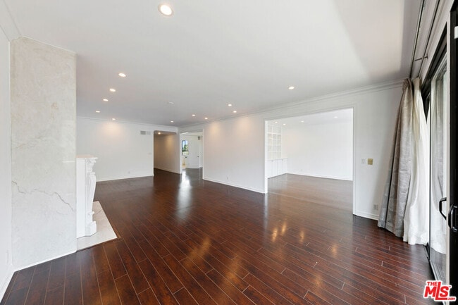 Building Photo - 214 N Crescent Dr