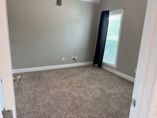 Building Photo - Beautiful Rental in Canterbury Farms in Gr...