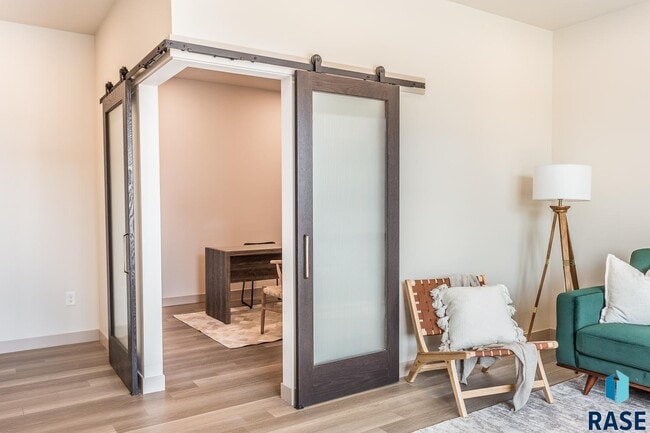 Building Photo - 2803 S Terry Ave