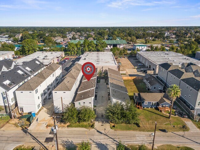 Building Photo - 2210 Lou Ellen Ln