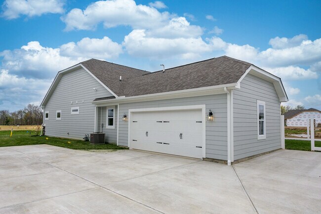 Building Photo - 605 Bellasera Dr