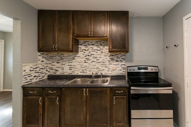 Building Photo - Charming 2-Bed, 1-Bath Home in South Oklah...