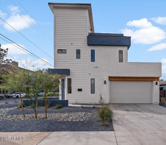 Building Photo - 220 W Monterosa St