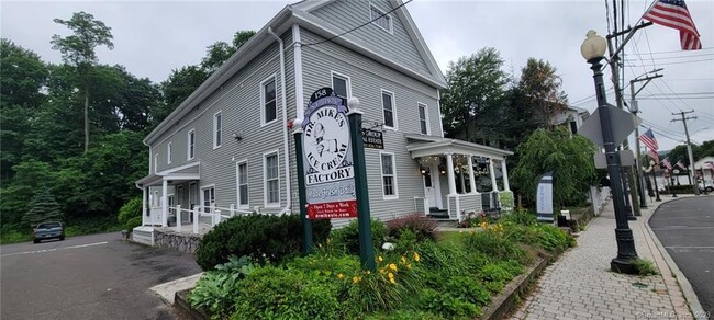Building Photo - 158 Greenwood Ave