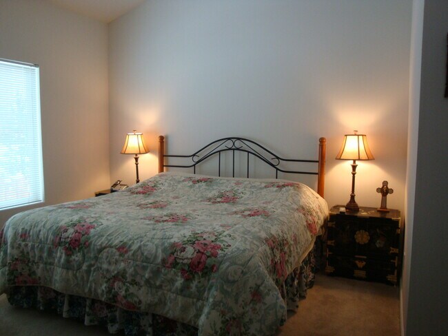 master's in main floor - 2514 85th Dr NE