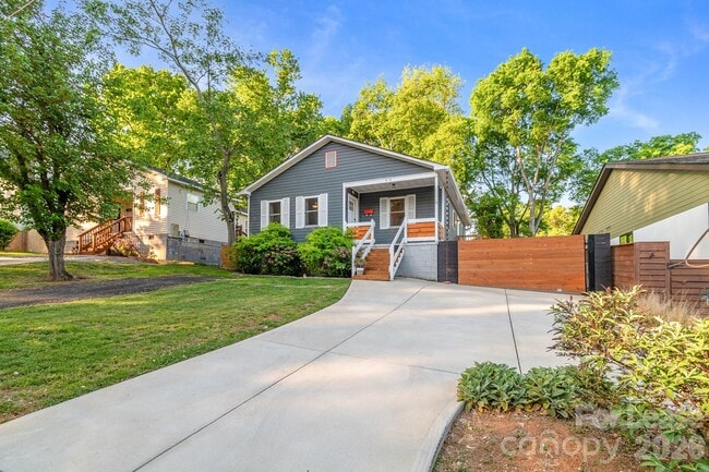 Building Photo - 812 E 18th St