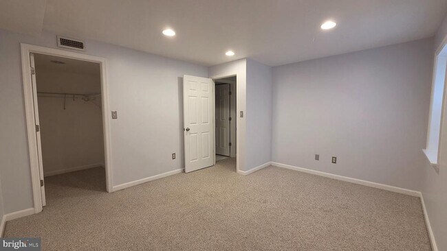 Building Photo - 7659 Shuttington Dr