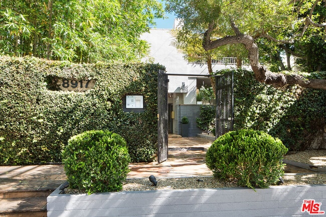 Primary Photo - 8917 Cynthia St