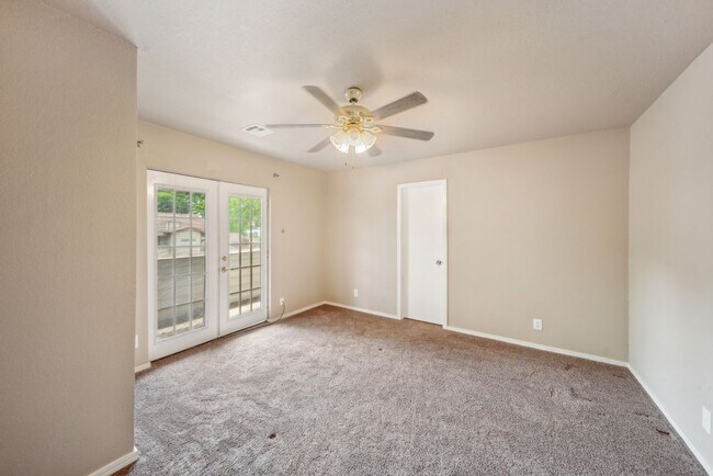 Building Photo - Cozy 2 Bedroom Condo located in the South Tulsa