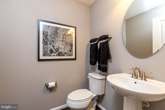 Building Photo - 3437 10th Pl SE