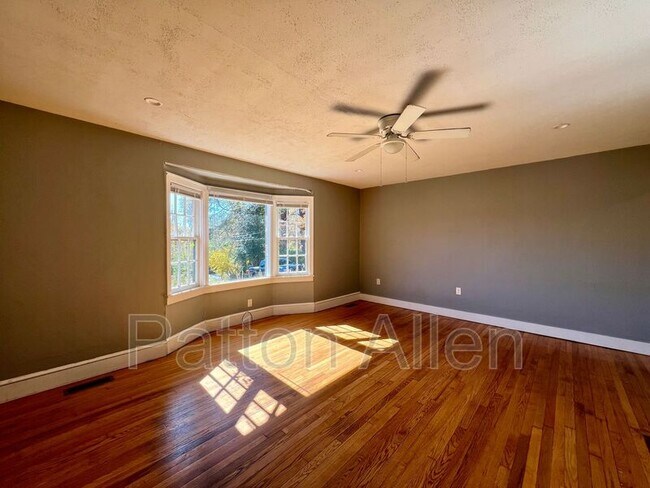 Building Photo - 15 Allen Ave