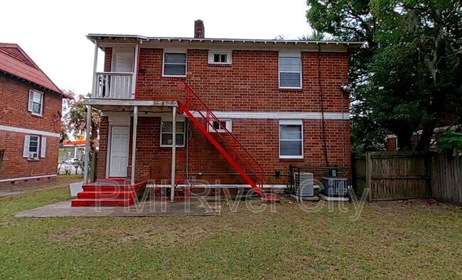 Building Photo - 237 E 21st St