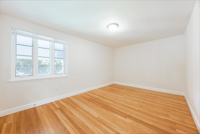Building Photo - 356 Lexington St