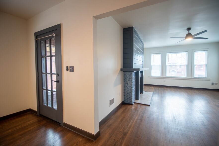 Building Photo - 2045 Calvert St
