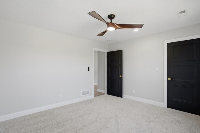 Building Photo - 4403 Glen Eagle Dr