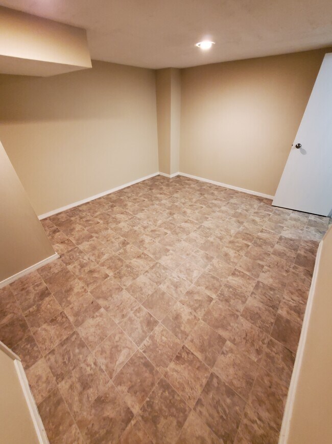 Building Photo - 1695 Ridgebury Dr