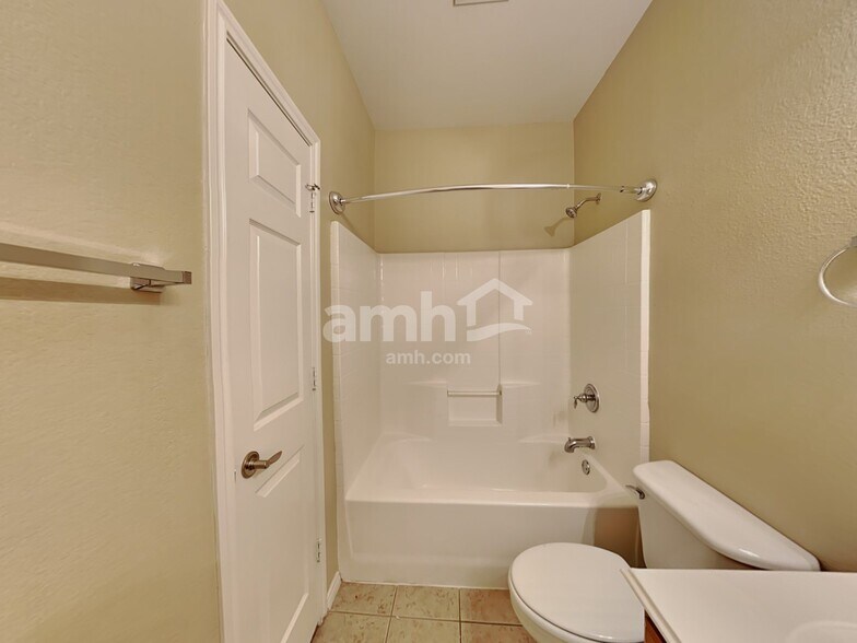 Building Photo - 13321 Evergreen Dr