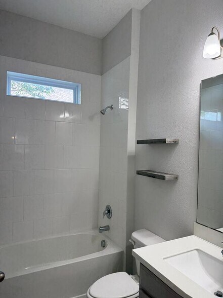 Building Photo - 164 Dalton Cir