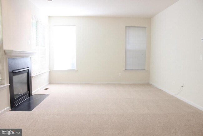 Building Photo - 15220 Lord Culpeper Ct