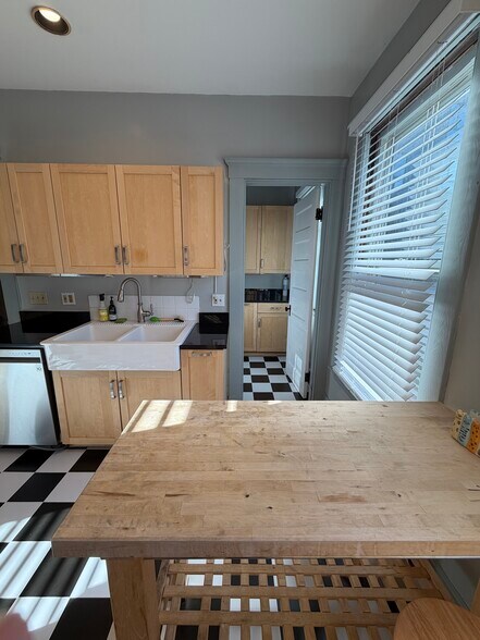 Custom Kitchen 4 - 163 Dwight St