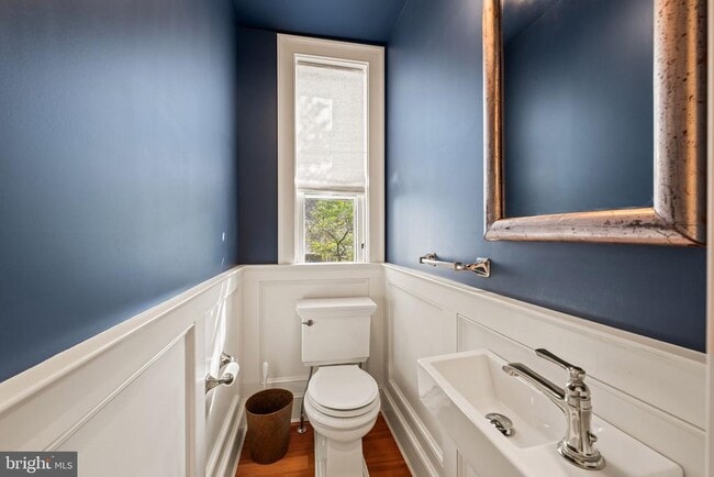 Building Photo - 509 Duke St