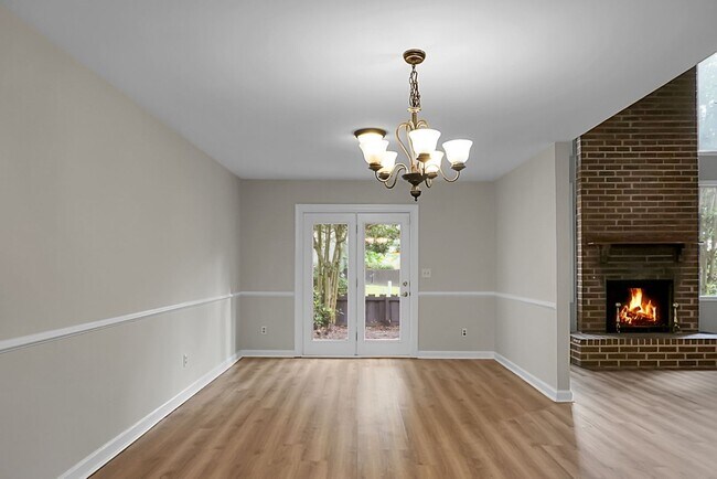 Building Photo - Spacious, Newly Renovated Villa Overlookin...