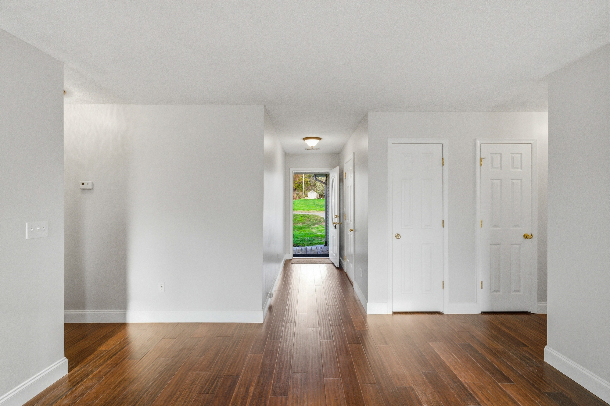 entrance foyer - 1453 Chessingham Dr
