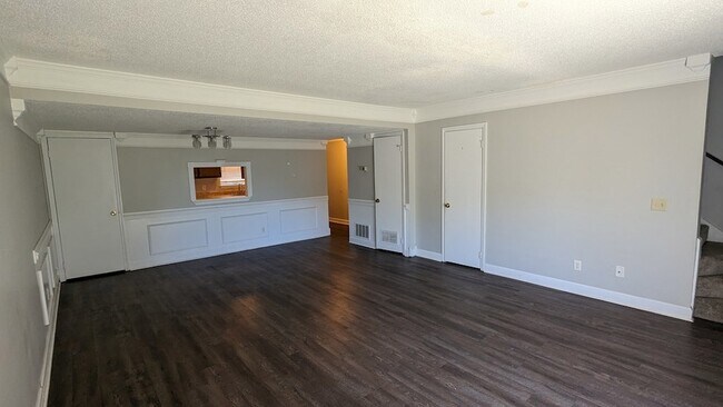 Building Photo - 901 Olmstead Dr