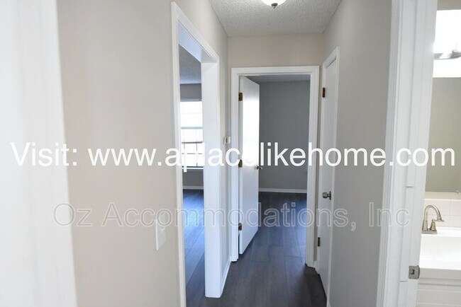Building Photo - 912 S Edgebrook Ln