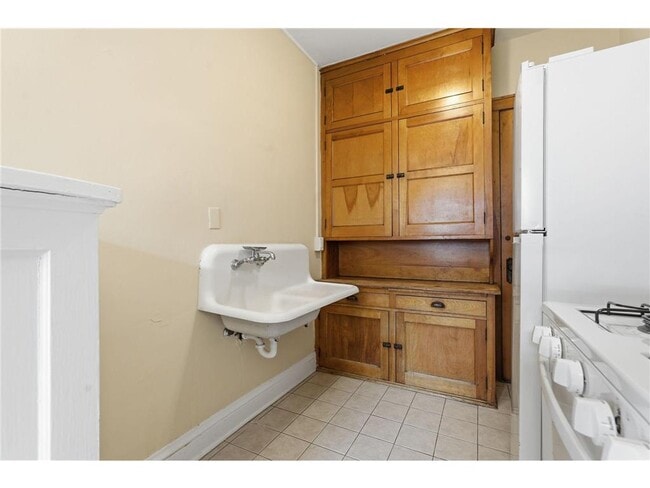 Building Photo - 2545 Garfield Ave