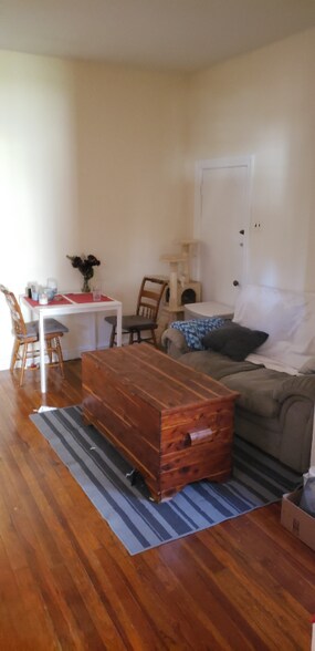 Building Photo - 328 S 43rd St